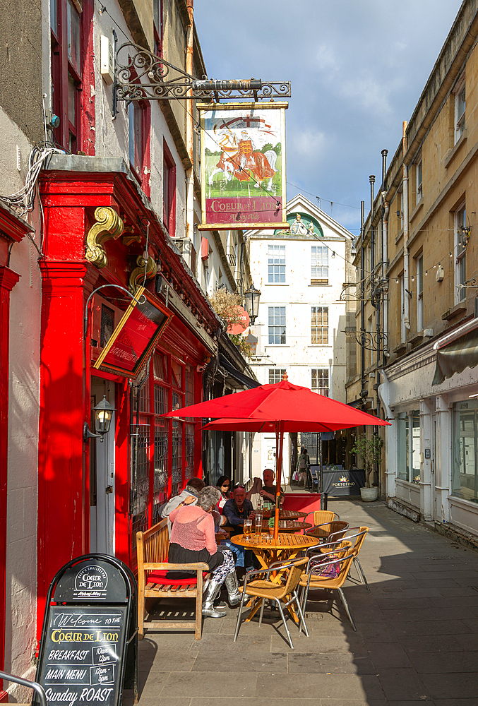 Couer De Lion pub and shops in Northumberland Passage, city of Bath, north east Somerset, England, UK