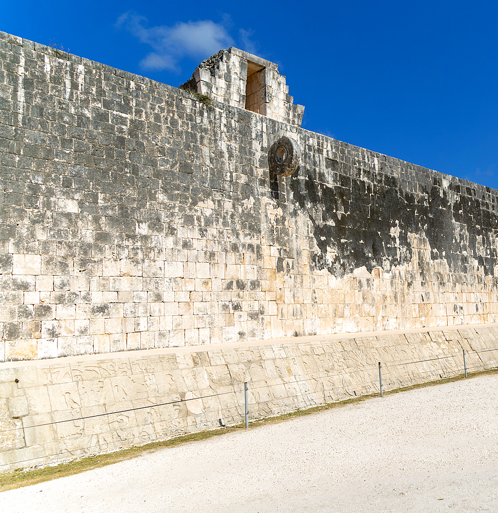 Walls of the ball court (Juego de Pelota) with stone hoop, Mayan ruins, Chichen Itza, UNESCO World Heritage Site, Yucatan, Mexico, North America