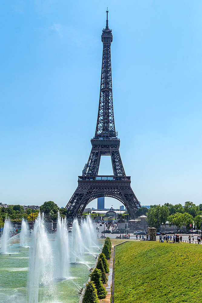 Eiffel Tower with fountains on a sunny day, clear blue sky, Paris, France, Europe