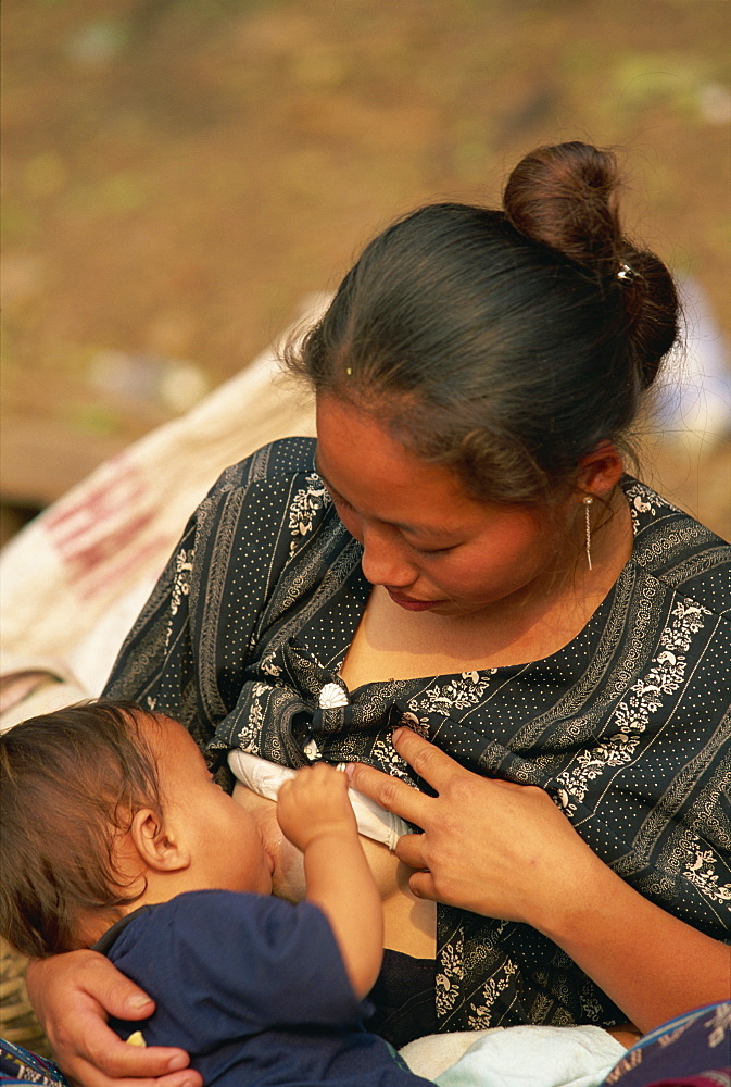 Hmong mother and child, Luang Prabang Province, Laos, Indochina, Southeast Asia, Asia