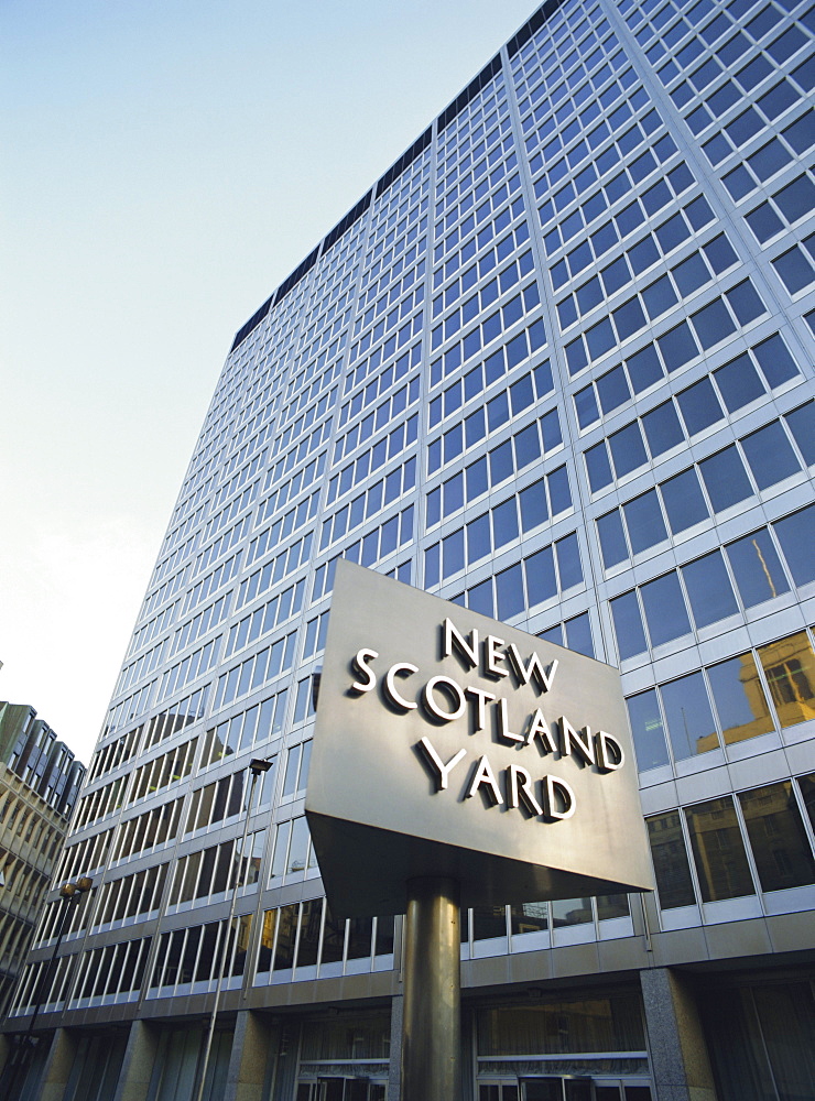 New Scotland Yard, Headquarters of the Metropolitan Police, Westminster, London, England, UK