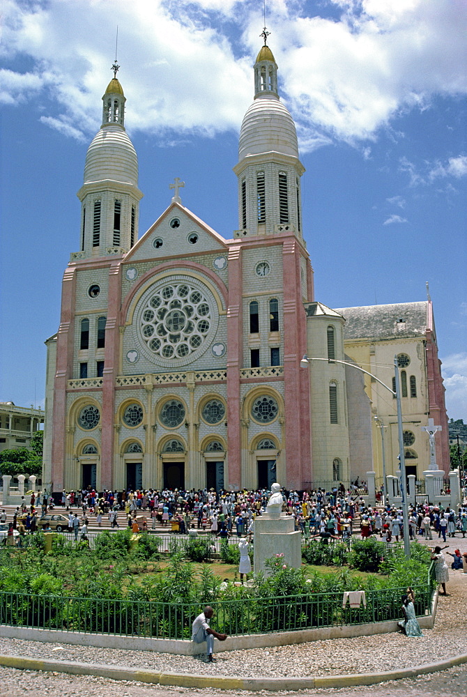 Crowds before the Catholic cathedral at Port au Prince, Haiti, Caribbean, Central America