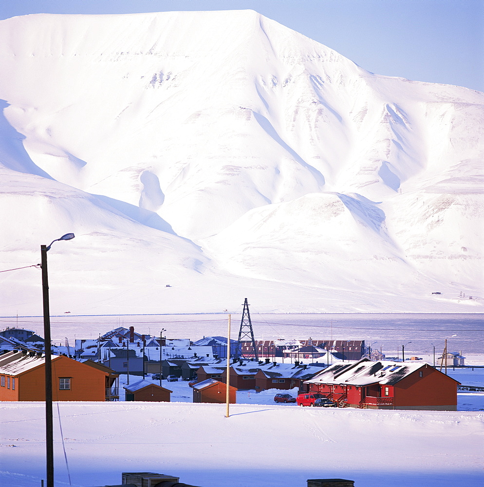 Capital town of Longyearbyen, Spitsbergen, Arctic, Norway, Scandinavia, Europe