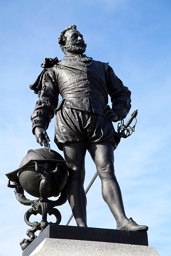 Statue of Sir Francis Drake on Plymouth Hoe, Plymouth, Devon, England, United Kingdom, Europe