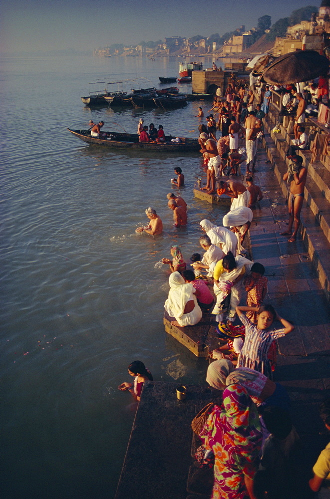 Pilgrims on the ghats by the River Ganges (Ganga), Varanasi (Benares), Uttar Pradesh State, India, Asia