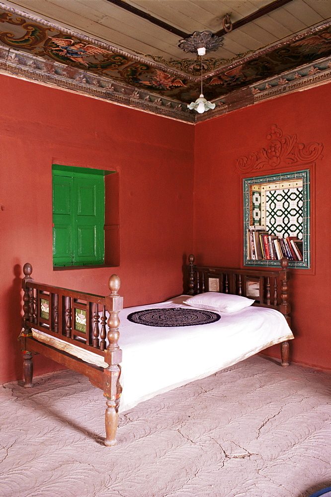 Traditional mud floor contrasting with the magnificently painted ceiling in restored traditional Pol house, Ahmedabad, Gujarat state, India, Asia 