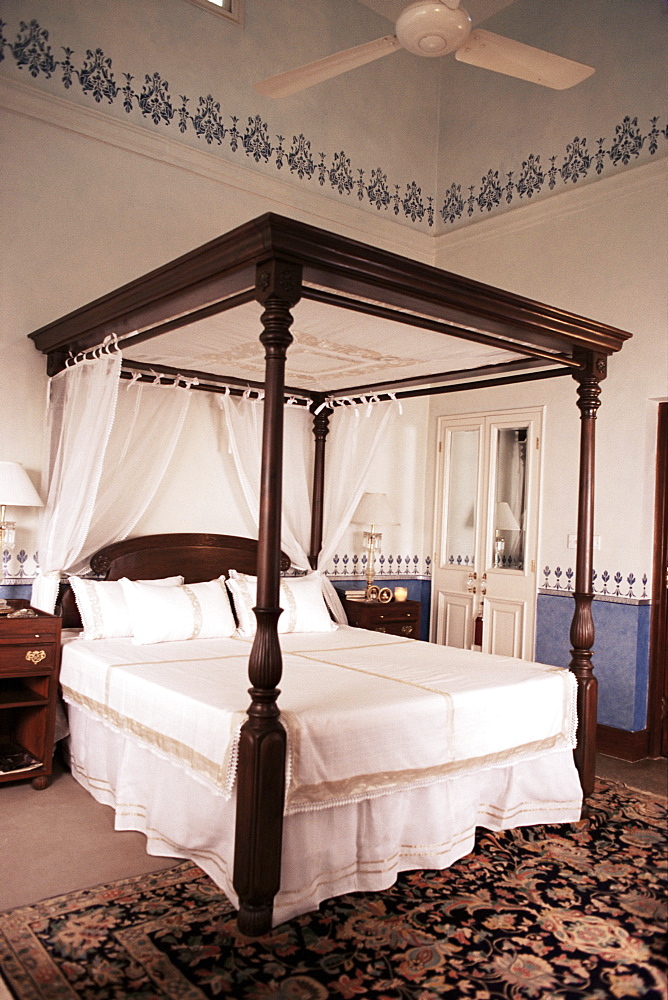 Four poster bed, new hand stenciling work on dado and picture rails in Lutyens style bungalow, New Delhi, India, Asia 