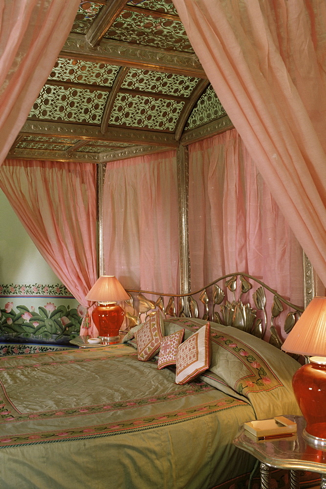 Bedroom, the Shiv Niwas Palace Hotel, Udaipur, Rajasthan state, India, Asia