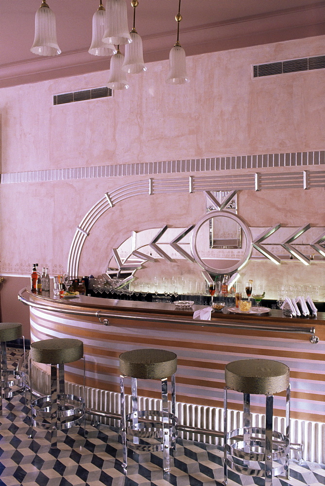 Art deco period bar area, Usha Kiran Palace Hotel, Gwalior, Madhya Pradesh state, India, Asia