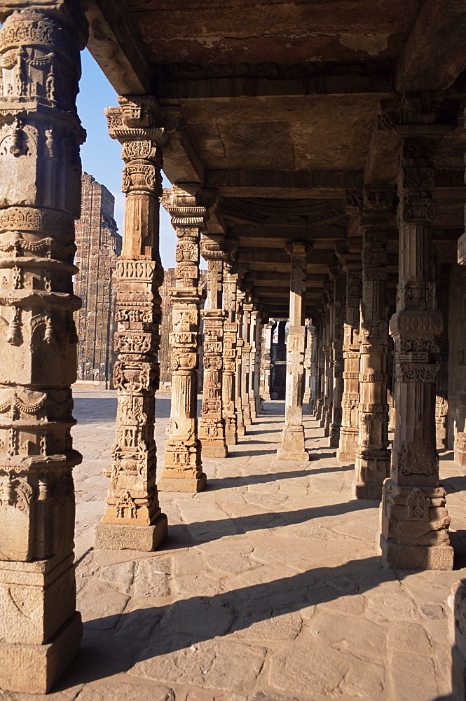 The Qutab Minar (Qutb Minar), UNESCO World Heritage Site, Lado Sarai, Delhi, India, Asia