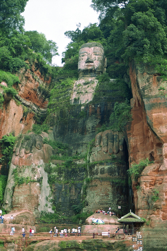 Statue of the Buddha at Lesha (Leshan), Sichuan Province, China, Asia