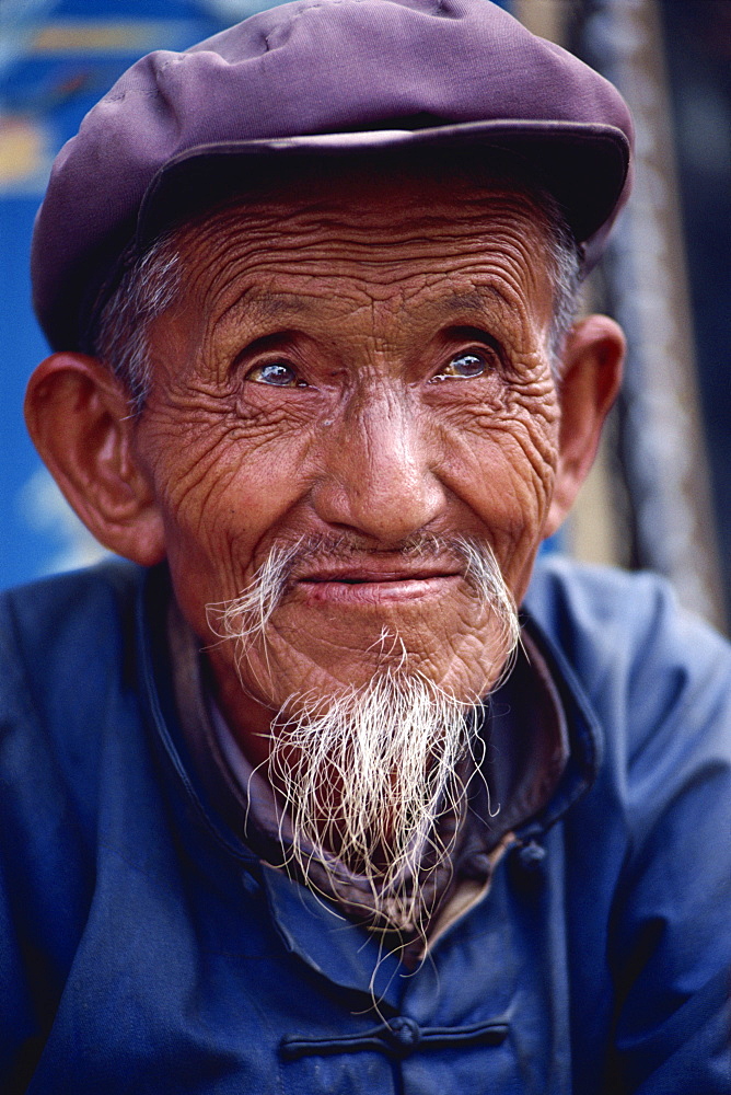 Elderly Bai man, Xizhoui, near Dali, Yunnan Province, China, Asia