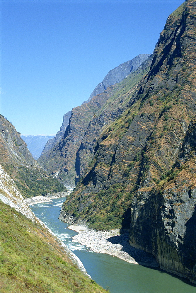 Yangzi Tiger Leaping Gorge in Yunnan, China, Asia