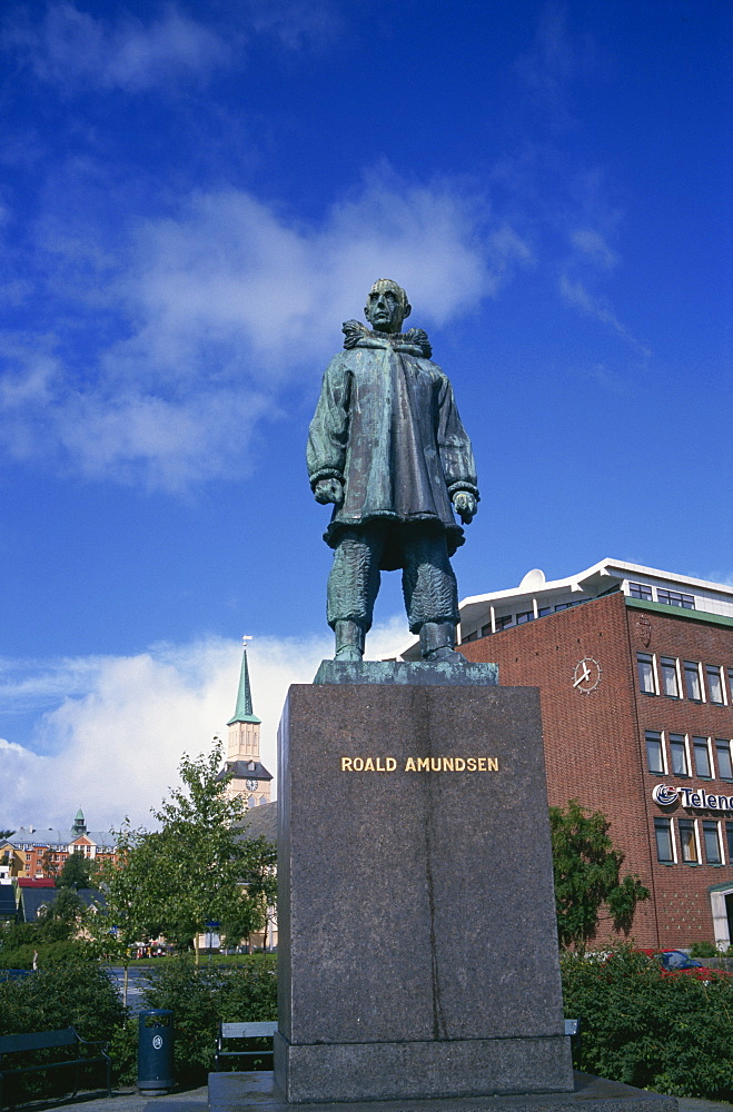 Statue of Roald Amundsen, first to reach the South Pole, Tromso, Norway, Scandinavia, Europe