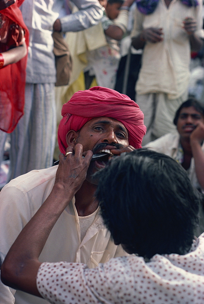 Street dentist, Jodhpur, Rajasthan state, India, Asia