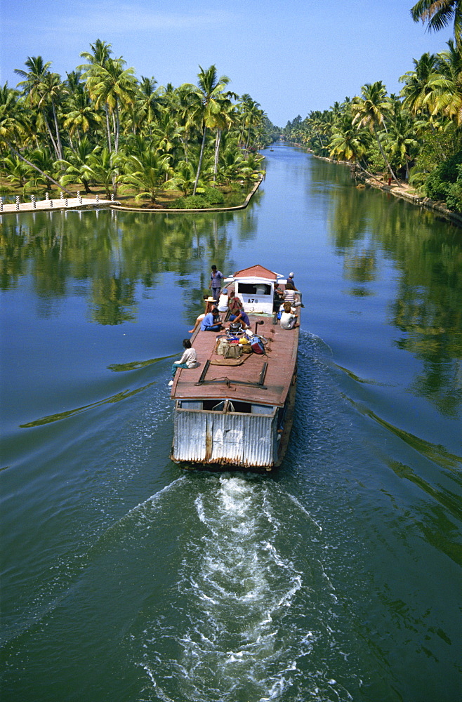 Boat service at Chavara, Backwaters between Quilon and Alleppey, Kerala, India, Asia