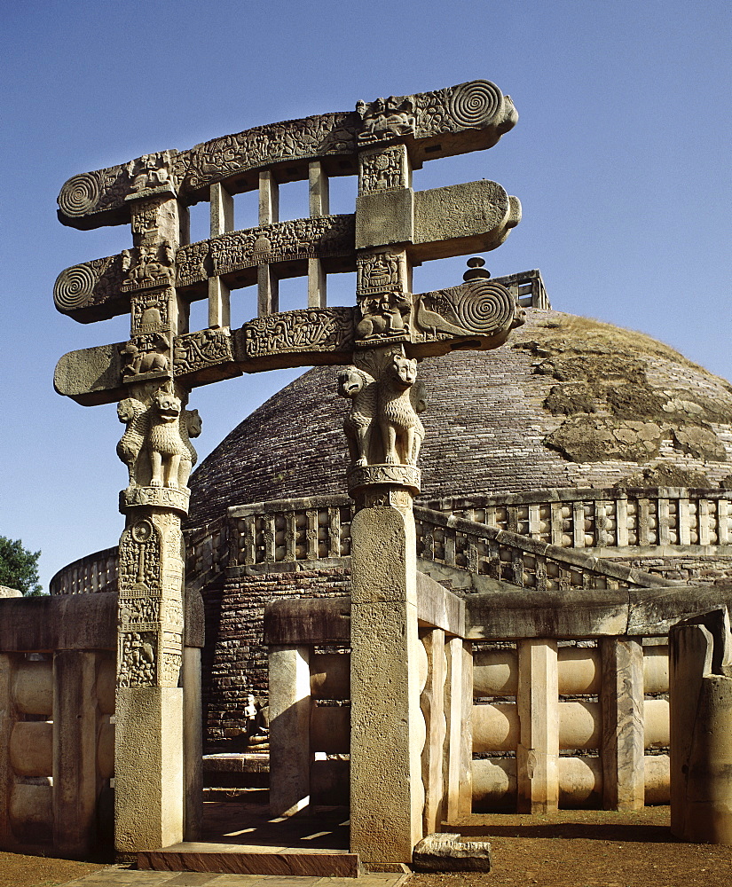 Stupa No. 1 at Sanchi, UNESCO World Heritage Site, Madhya Pradesh, India, Asia