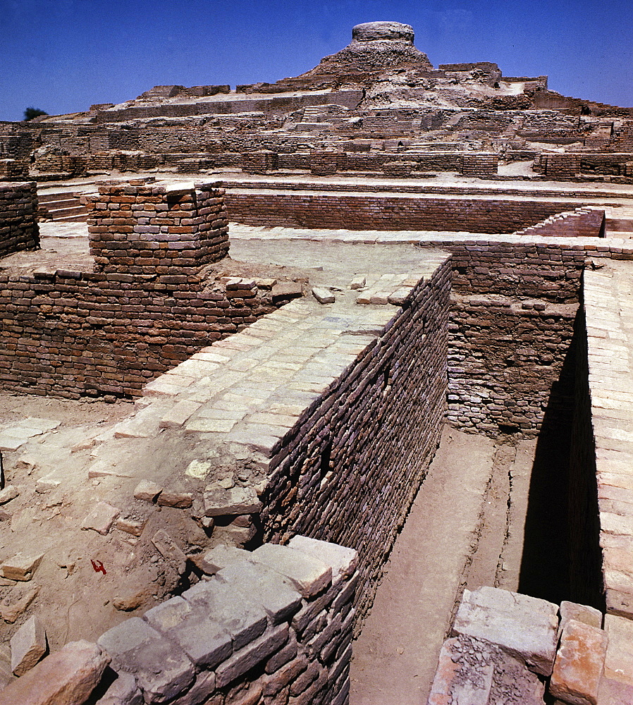 View of the ruins in Mohenjodaro, UNESCO World Heritage Site, Pakistan, Asia