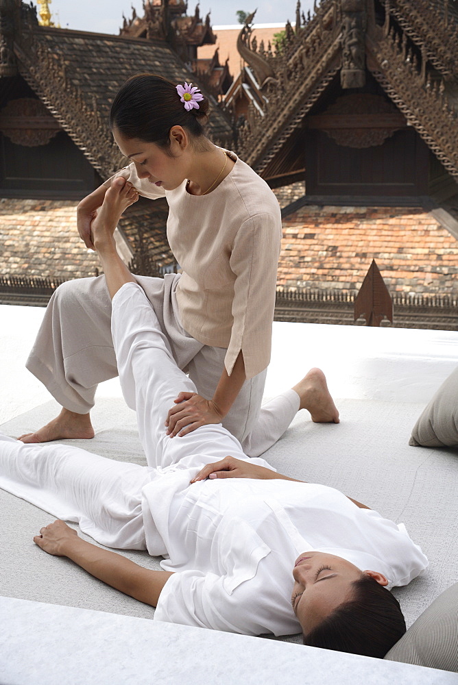 Thai Massage at the Dheva Spa at the Mandarin Oriental Dhara Dhevi, Chiang Mai, Thailand, Southeast Asia, Asia