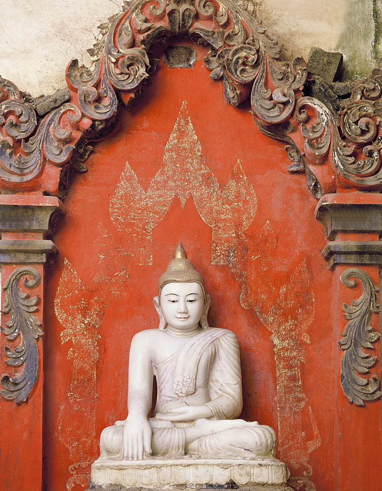 Alabaster Buddha image, Mandalay style. Ava, Myanmar (Burma), Asia