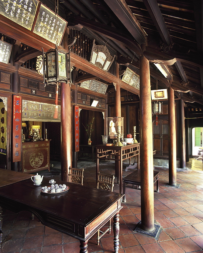 Ancestors altar, An Hien garden house in Hue, Vietnam, Indochina, Southeast Asia, Asia