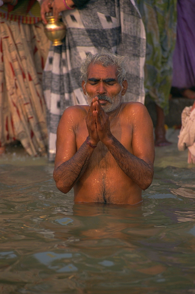 Hindu religious rites in the holy River Ganges (Ganga), Varanasi (Benares), Uttar Pradesh, India, Asia