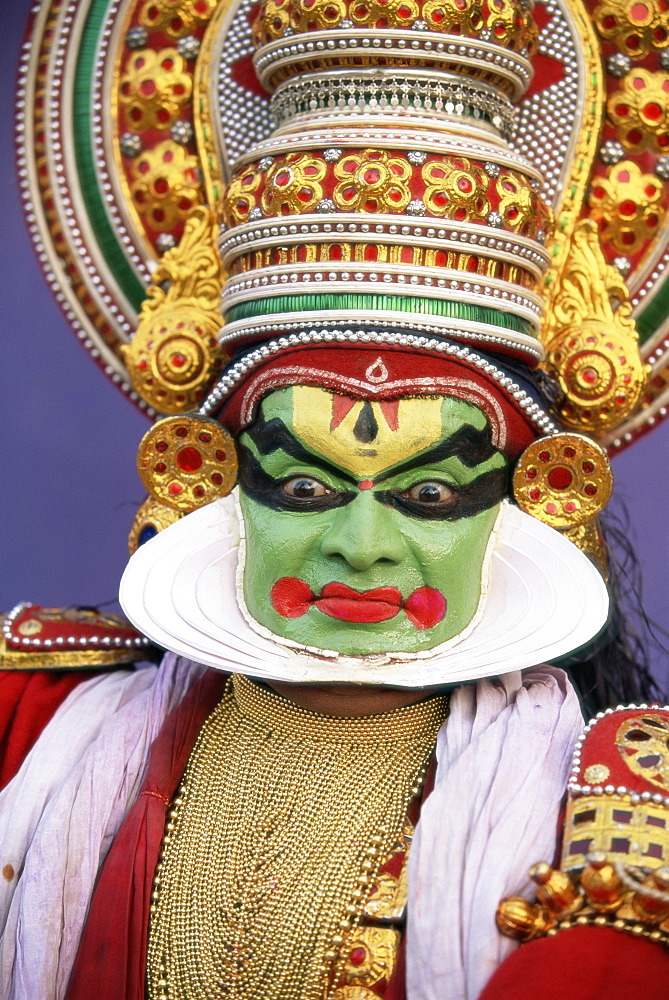 Portrait of a Kathakali dance performer, Kochi (Cochin), Kerala state, India, Asia