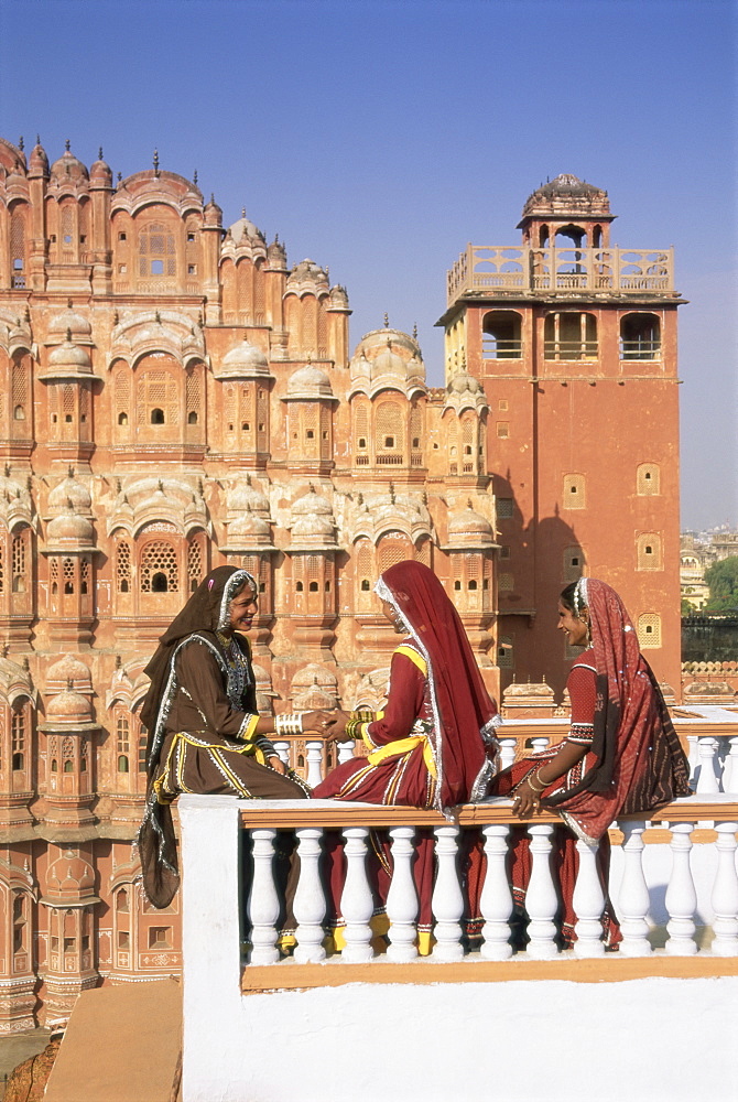 Women in saris in front of the facade of the Palace of the Winds (Hawa Mahal), Jaipur, Rajasthan state, India, Asia