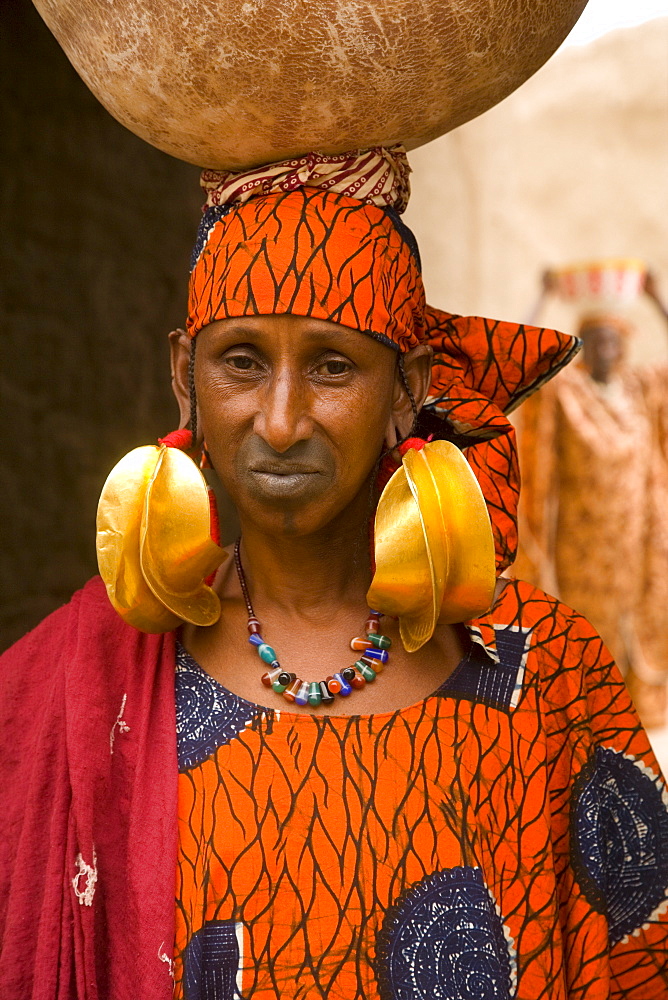 Portrait of a Fulani woman wearing traditional gold earrings, Mopti, Mali, West Africa, Africa