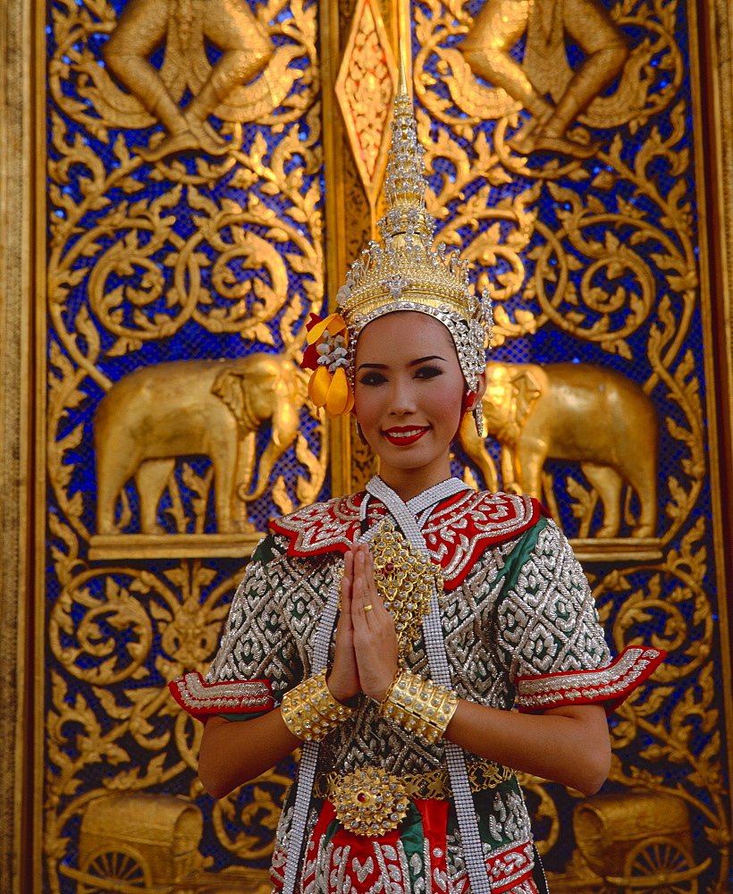 Portrait of dancer in traditional Thai classical costume, Bangkok, Thailand, Southeast Asia, Asia