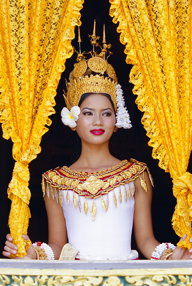 Portrait of a traditional Cambodian dancer, Angkor Wat, Siem Reap, Cambodia, Indochina, Asia