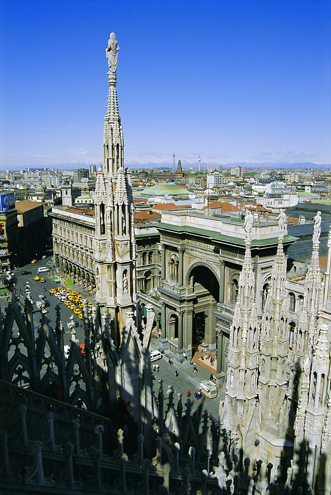 View of the city from the roof of the Duomo (cathedral), Milan, Lombardia (Lombardy), Italy, Europe