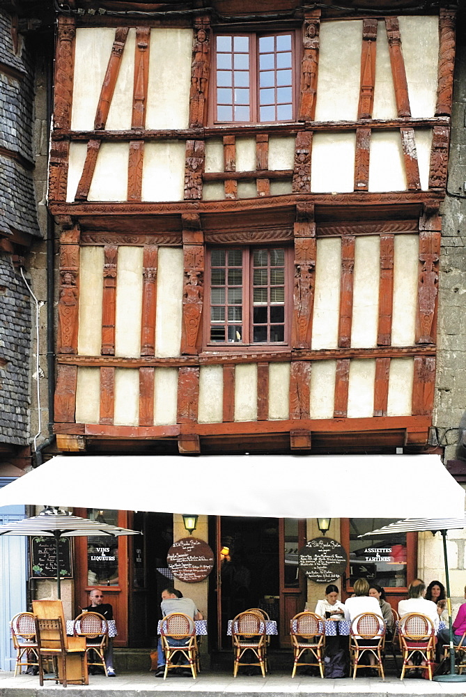 Pavement cafe and restaurant in Old Town, Lannion, Cotes d'Armor, Brittany, France, Europe