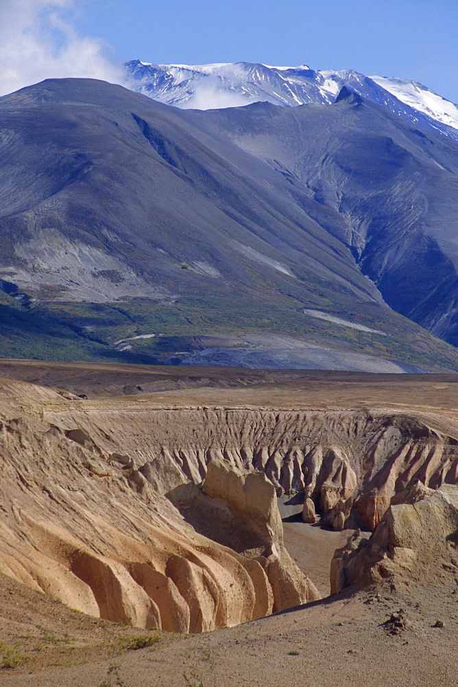 Valley of Ten Thousand Smokes with ignimbrite of 1912 eruption, Griggs volcano behind, Katmai National Park, Alaska, USA, North America