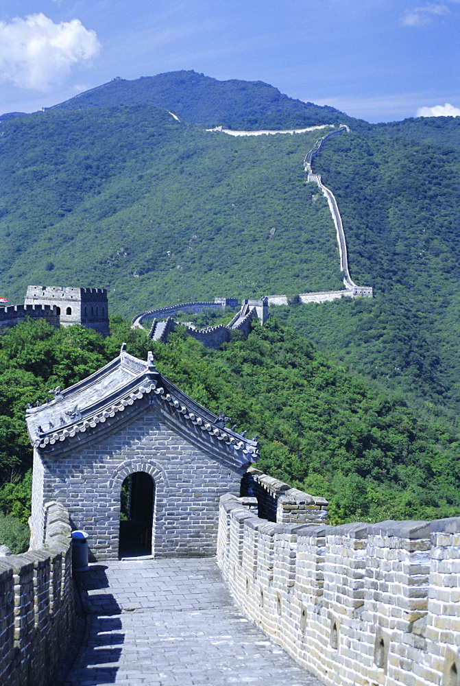 Restored section with watchtowers of the Great Wall (Changcheng), northeast of Beijing, Mutianyu, China, Asia