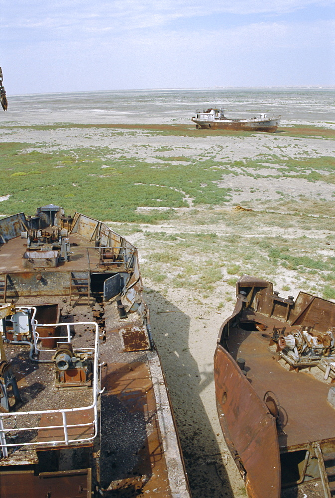 Ship's graveyard near Araisk, dry seabed since water losses, Aral Sea, Kazakhstan, Asia