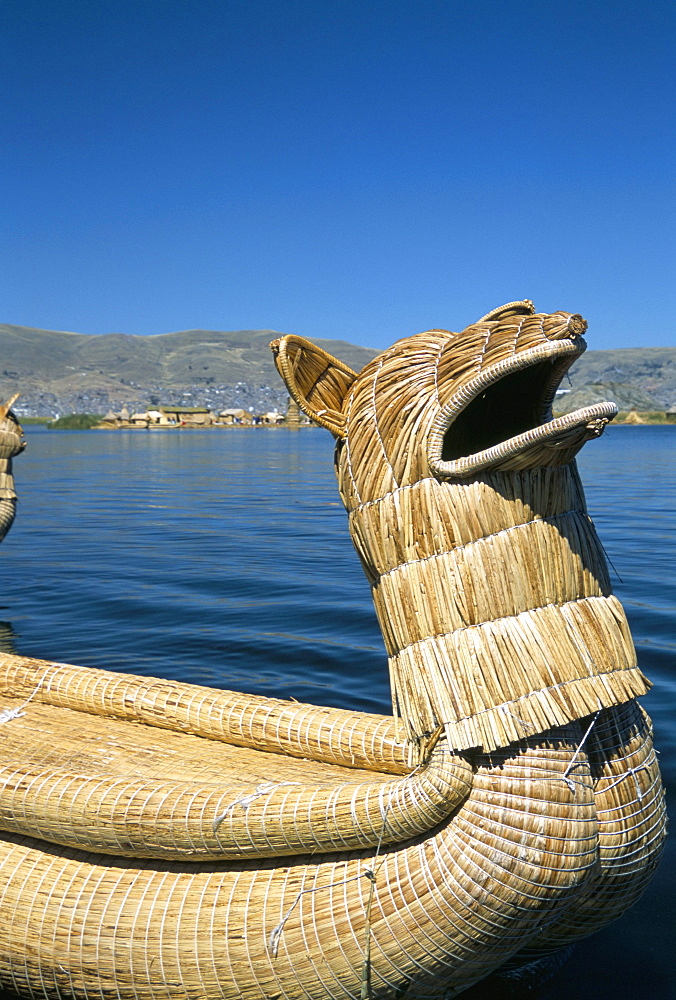 Traditional Uros (Urus) reed boat, Islas Flotantas, reed islands, Lake Titicaca, Peru, South America