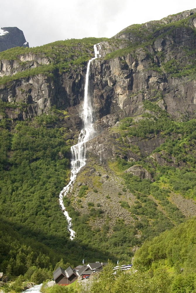 Melkevollfossen, Olderdalen (Nordfjorden), Norway, Scandinavia, Europe 