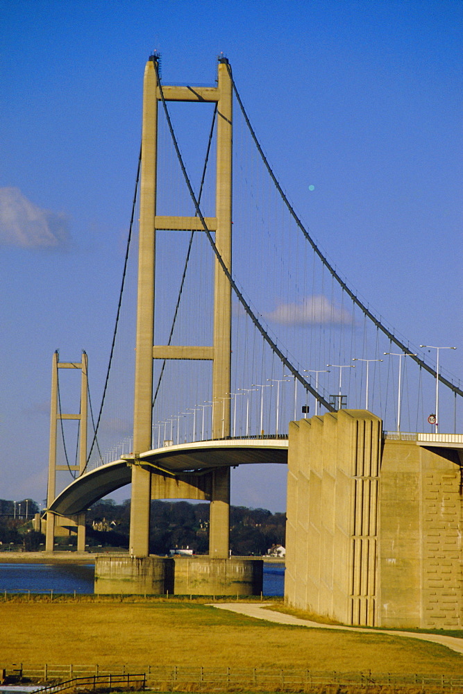 The Humber Bridge, the world's longest suspension bridge, from the south, Yorkshire/Humberside, England, UK, Europe