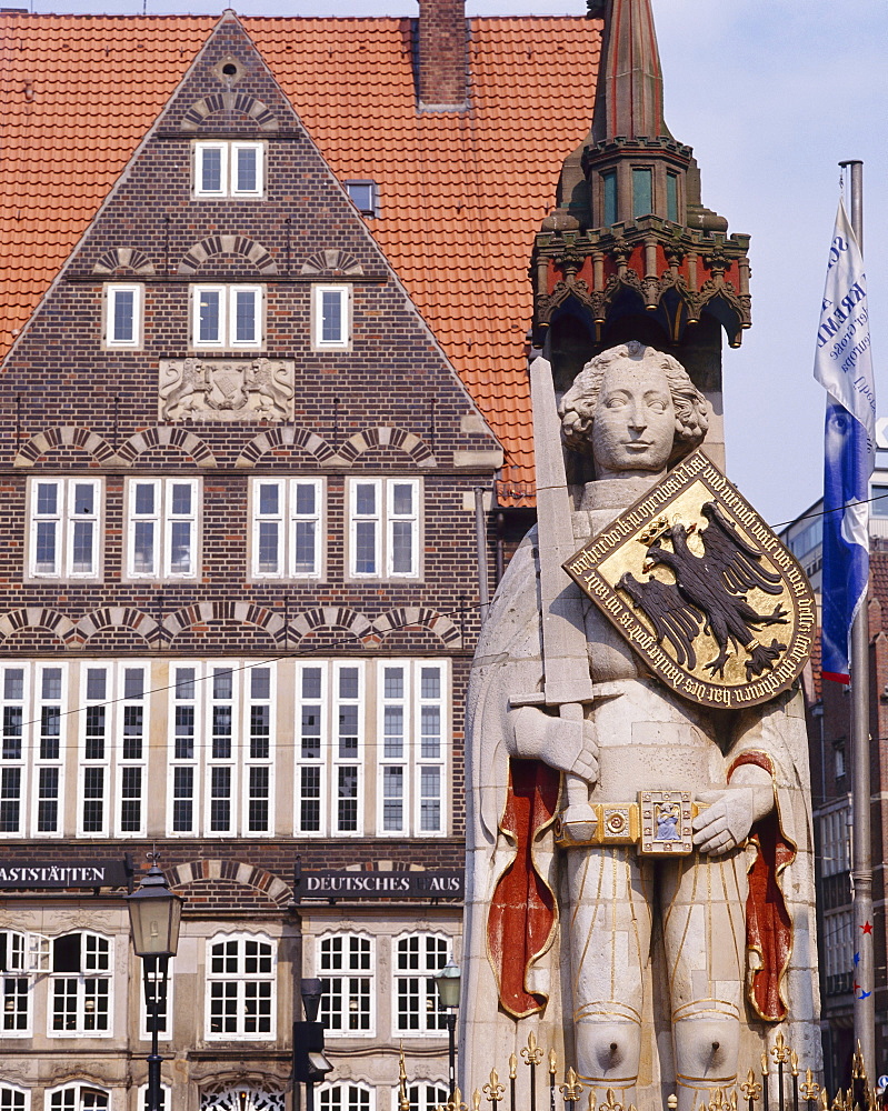 Statue and architecture of the main square, Bremen, Germany. 