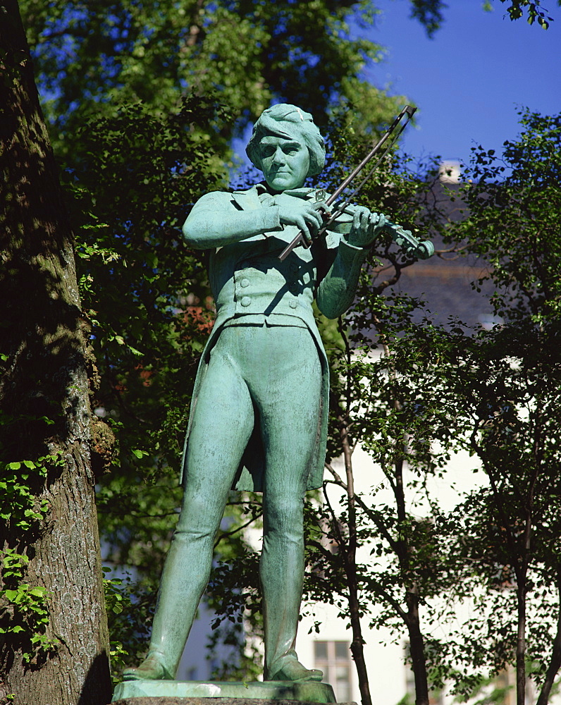 Statue of violinist Ole Bull, Bergen, Norway, Scandinavia, Europe