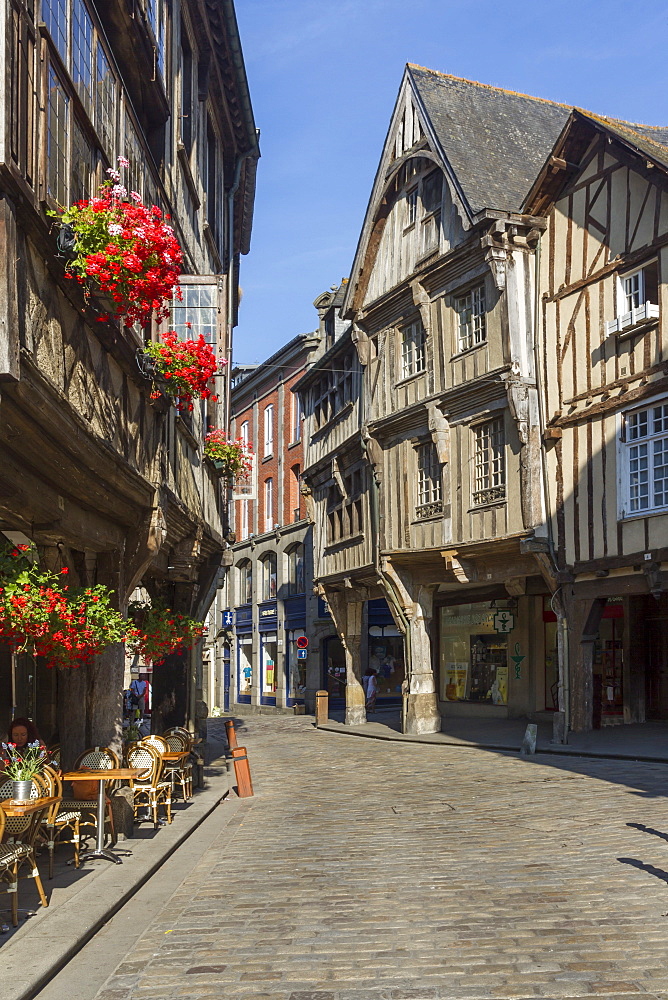 Rue de l'Apport, old town, Dinan, Brittany, France, Europe