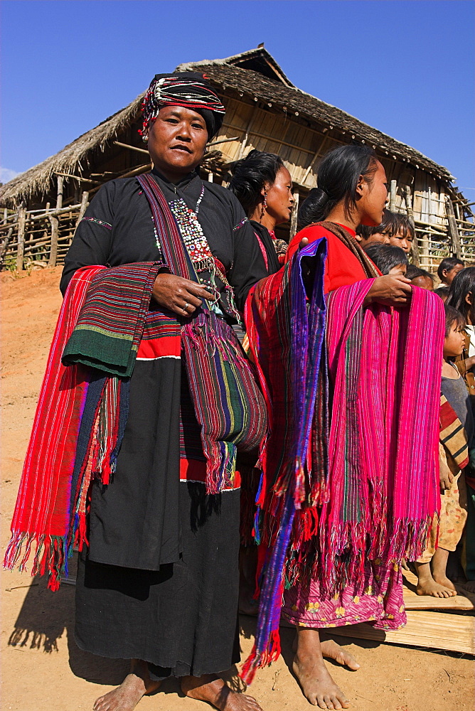 Ann village, Ann ladies with textiles, Kengtung (Kyaing Tong), Shan State, Myanmar (Burma), Asia