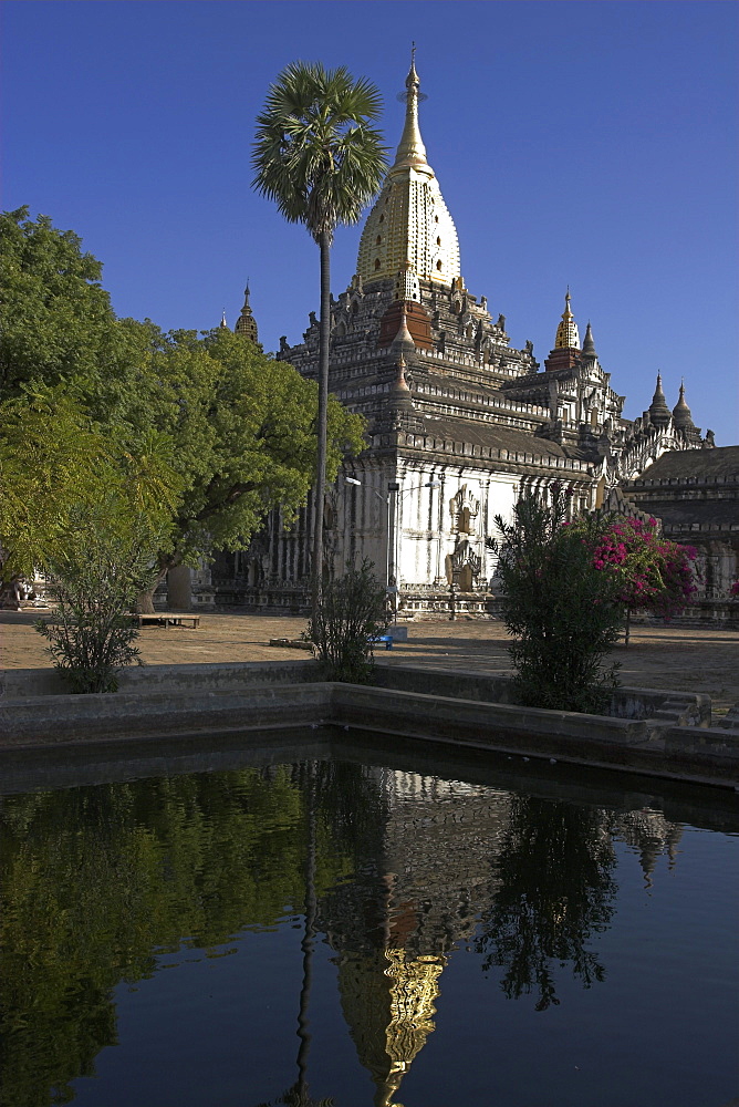 Ananda Pahto (Temple) built around 1105 by King Kyanzittha, old Bagan (Pagan), Myanmar (Burma), Asia