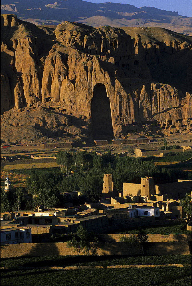 Empty niche where one of the famous carved Buddhas once stood, destroyed by the Taliban, Bamiyan, UNESCO World Heritage Site, Afghanistan, Asia