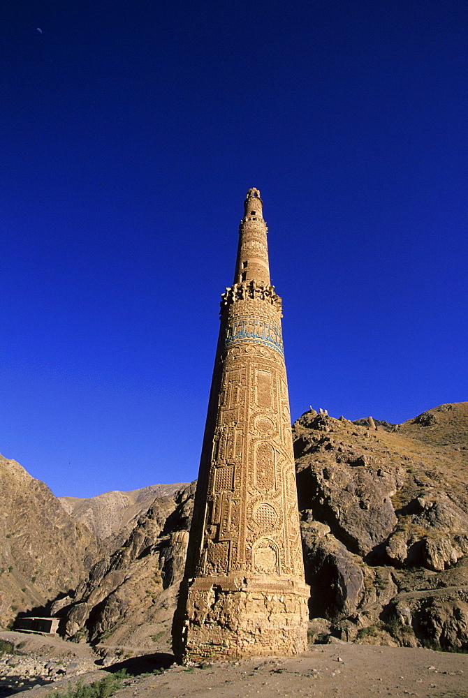 The 65 metre tall Minaret of Jam, built by Sultan Ghiyat Ud-Din Muhammad ben San, in around 1190, with Kufic script and verses of the Koran on the exterior, UNESCO World Heritage Site, Ghor Province, Afghanistan, Asia