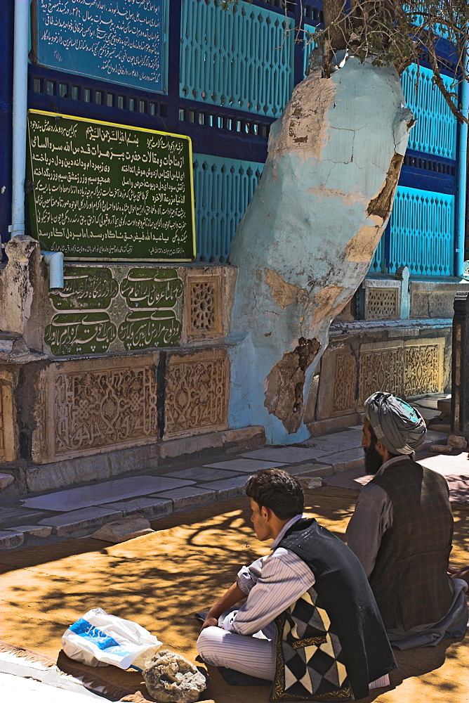 Pilgrims in front of tomb of the 11th century Sufi poet Abdullah Ansari, courtyard, Sufi shrine of Gazargah, Herat, Herat Province, Afghanistan, Asia