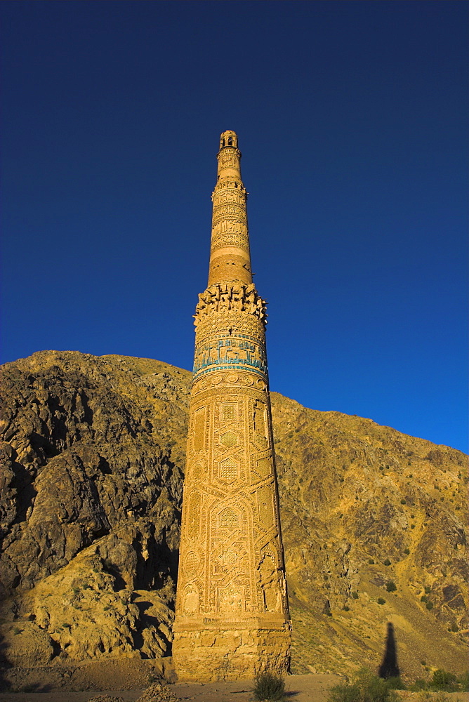 Minaret of Jam, UNESCO World Heritage Site, dating from the 12th century, with Quasr Zarafshan in background, Ghor Province, Afghanistan, Asia