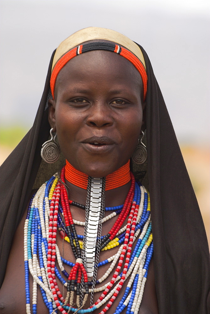 Ari woman, Lower Omo valley, Ethiopia, Africa