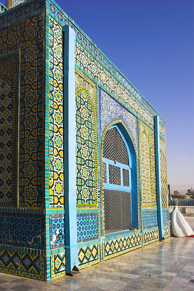 Pilgrim at the Shrine of Hazrat Ali, Mazar-i-Sharif, Balkh, Afghanistan, Asia